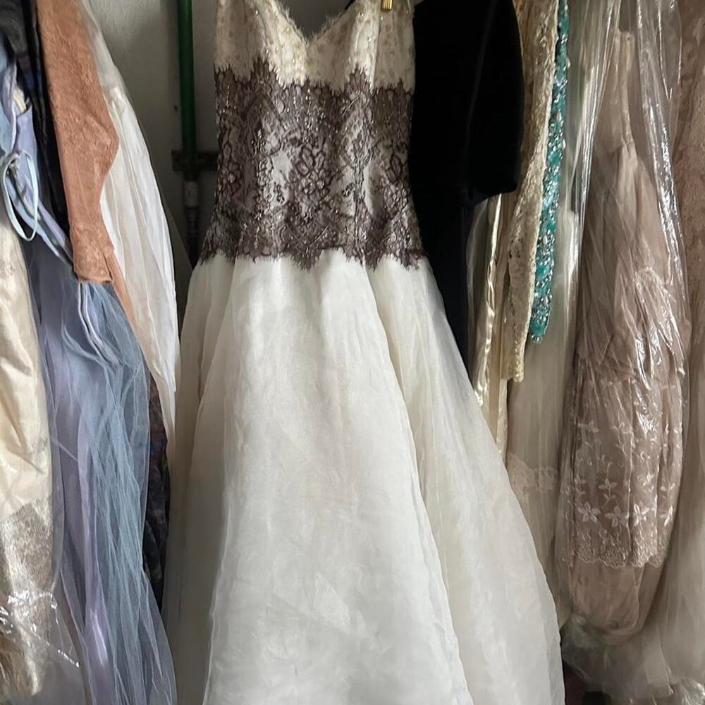 Casablanca Bridal Style 1905 Ivory & Taupe Lace Ball Gown Wedding Dress Size 12